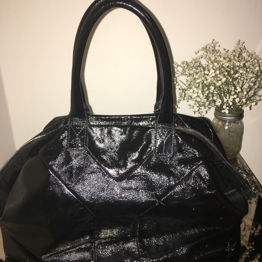 YVES SAINT LAURENT PATENT LEATHER Y LOGO BAG